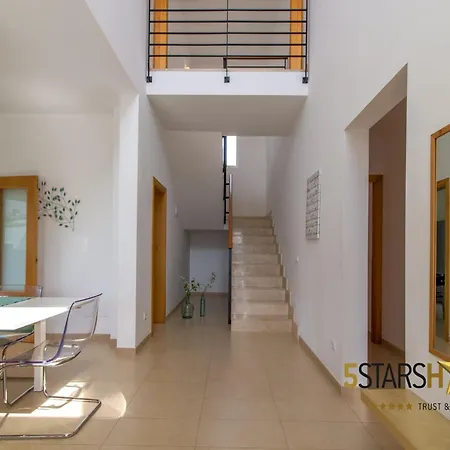 Villa Villa, 200 Meters From *